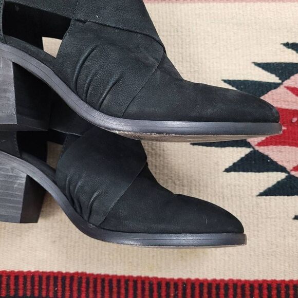 Eileen Fisher Walt Crossover Cut Out Leather Bootie Sz 7.5 Black Back Zip EUC‎ - Picture 7 of 7